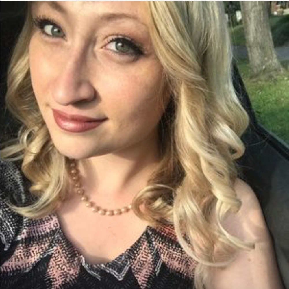 Meet your Posher, Emaleigh